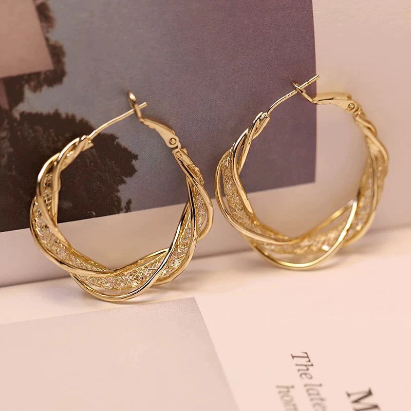 Pendientes retorcidos de moda
