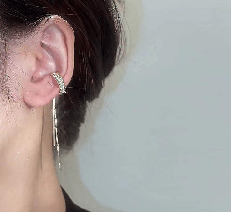 Clip de oreja largo con borla molecular de cubo✨
