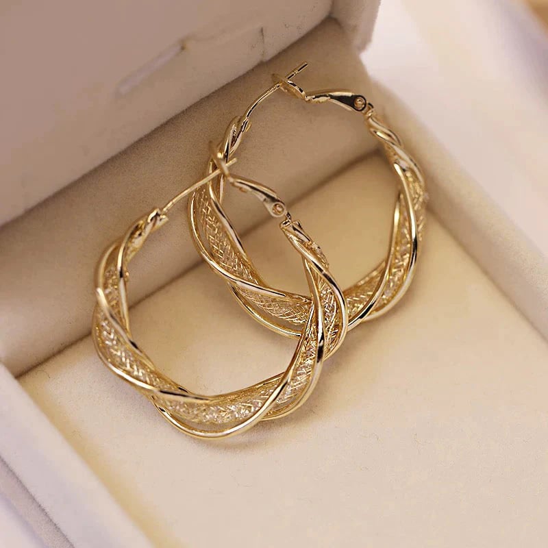 Pendientes retorcidos de moda