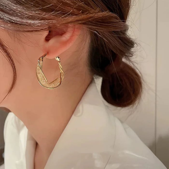 Pendientes retorcidos de moda