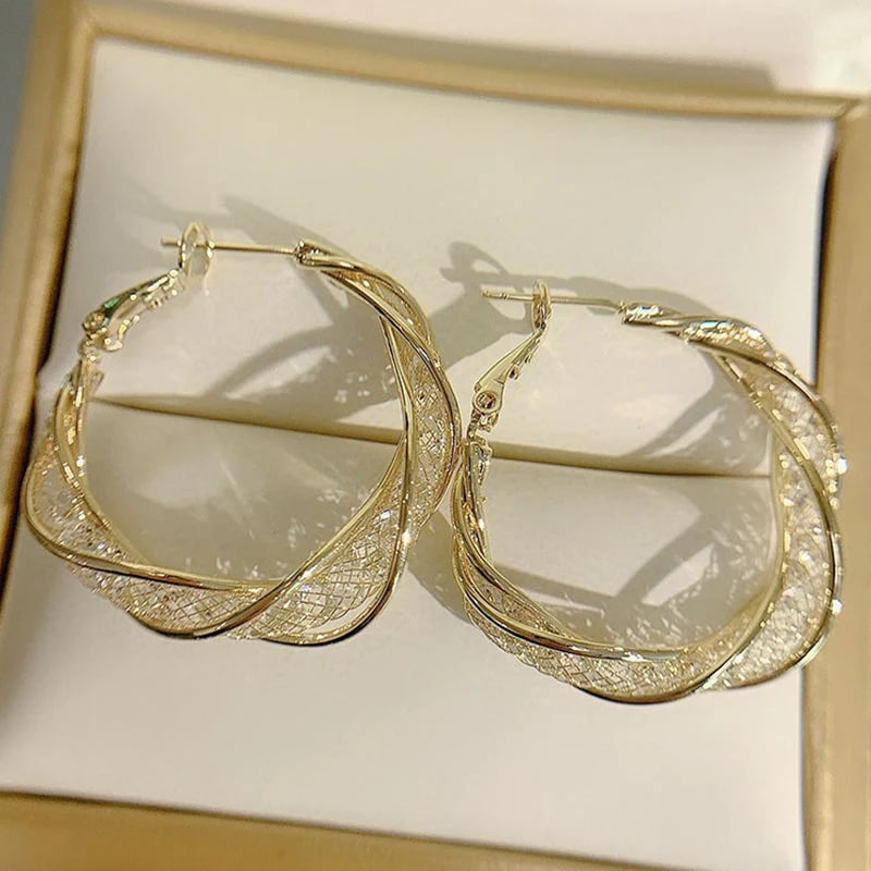 Pendientes retorcidos de moda